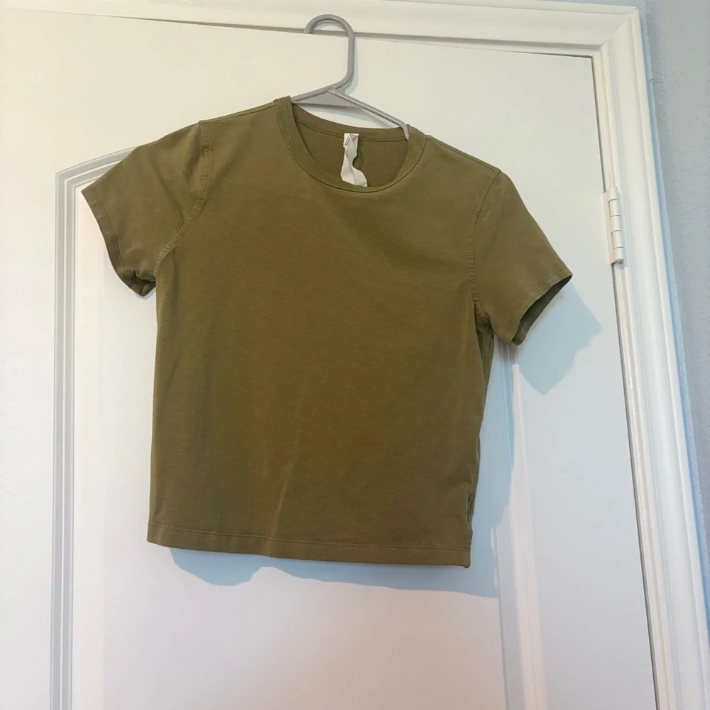 Lululemon workout top - Picture 1 of 5
